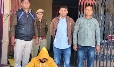 रात्रि को चेकिंग के दौरान महाविद्यालय के छात्र संघ अध्यक्ष अवैध शराब के साथ गिरफ्तार