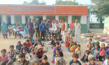 खानपुर खुर्द खेड़ा विद्यालय के बच्चों को जर्सी की वितरण