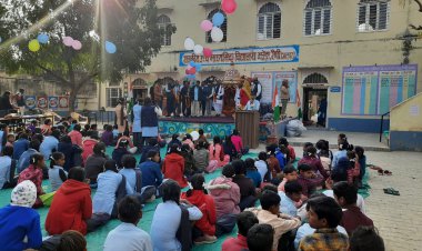 भजेड़ा के सरकारी स्कूल मे भामाशाहो ने बच्चो को वितरित किए जूते-जुर्राब व गर्म स्वेटर