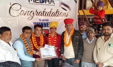 बोर्ड परीक्षा मे राजस्थान में टॉपर उदयपुरवाटी के मुकेश कुमावत को किया सम्मानित