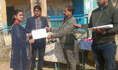 राज्य सरकार की फ्लैगशिप योजनाओं तथा महत्वपूर्ण कार्यक्रमो के संबंध मे आयोजित हुई प्रतियोगिता: विजेता छात्र छात्राओं को प्रमाण पत्र व प्रतीक चिन्ह देकर किया सम्मानित