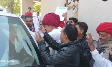 मुख्यमंत्री अशोक गहलोत पहूंचे सादडी: रबारी राईका समाज ने मुख्यमंत्री को सौपा ज्ञापन