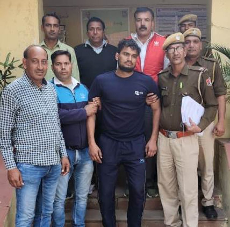 सिकरोरा में हुए तिहरे हत्याकांड के मुख्य अभियुक्तों में से ₹5000 का एक इनामी अभियुक्त नीरज गिरफ्तार