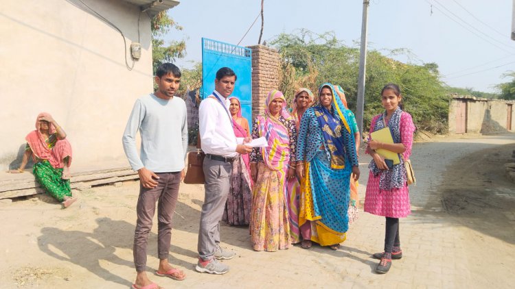 युवा मित्र गाँव ढाणी पहुँच दे रहे राजस्थान सरकार की जनकल्याणकारी योजनाओं की जानकारी
