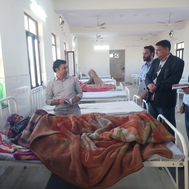 अलवर जिला कलेक्टर ने किया रामगढ़ सीएचसी का औचक निरीक्षण: कमियों को लेकर चिकित्सा अधिकारी को दिए दिशानिर्देश