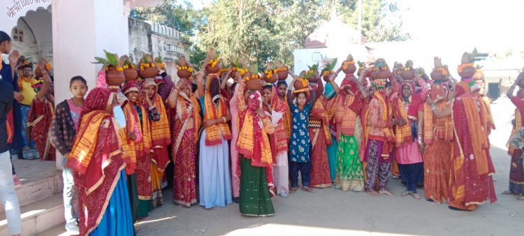 रामपुर में शिव शंकर भगवान के रुद्राभिषेक कार्यक्रम का हुआ आयोजन: महिलाओं ने निकाली कलशयात्रा
