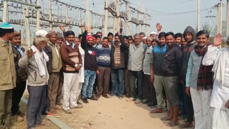 बिजली कटोती से परेशान किसानों ने पांचवी बार भाजपा नेता जय आहूजा के नेतृत्व में किया विरोध प्रदर्शन