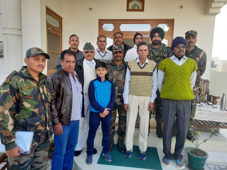 झुंझुनू की रामनगर कॉलोनी में पूर्व सैनिकों द्वारा सेना की 4 जैक राइफल टीम का स्वागत