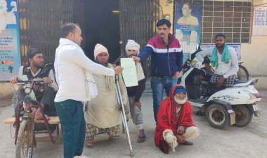 विकलांगों ने अपनी मांगों को लेकर मुख्यमंत्री के नाम रामगढ़ एसडीएम को सौंपा ज्ञापन