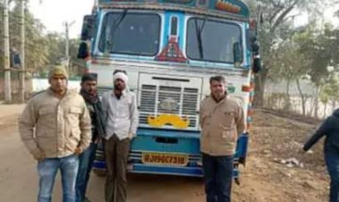 वन विभाग की टीम ने अवैध लकड़ी से भरे ट्रक को किया जप्त, चालक गिरफ्तार