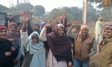 नैवाडा गांव में तीन दिन से छाया बिजली पानी का संकट: ग्रामीणों ने बिजली घर पर किया प्रदर्शन