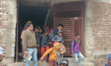 गोविंदगढ़ मे घने कोहरे मे नौनिहालों को बुलाया स्कूल: कलेक्टर के आदेशों की हुई अवहेलना