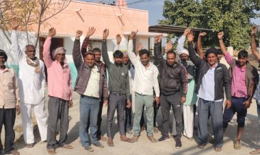 विद्युत कटौती से परेशान किसानों ने चंवरा जीएसएस पर किया विरोध