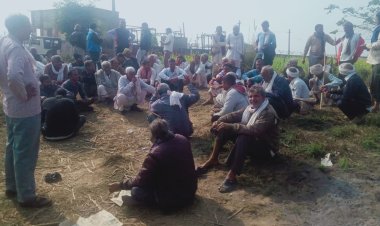 कैबिनेट मंत्री भजनलाल जाटव के विधानसभा क्षेत्र में किसानों को रात में दी जा रही बिजली: जीएसएस पर ताला लगा कर ग्रामीणों ने किया विरोध प्रदर्शन