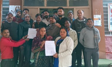 कंप्यूटर ऑपरेटर ने मुख्यमंत्री के नाम सौंपा ज्ञापन, कहा अल्प आय में नहीं होता गुजारा