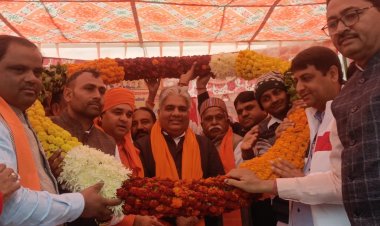 नौगांवा के जैन मंदिर पहुंचे केंद्रीय कैबिनेट मंत्री श्रम रोजगार मंत्री भूपेंद्र सिंह यादव: भारतीय जनता पार्टी के कर्मठ कार्यकर्ताओं ने किया भव्य स्वागत