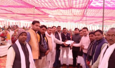 चिरूनी की गौशाला में खैरथल के व्यापारियों का सहयोग