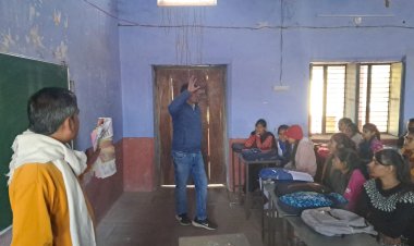 रक्तदान शिविर को तैयारियों को लेकर युवा वैश्य समाज के सदस्यों ने कॉलेज व बाजार में किया संपर्क