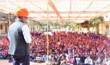 गर्ल्स स्कूल महुआ के वार्षिक उत्सव मे बोले - शिक्षा के महत्व को पहचाने विद्यार्थी