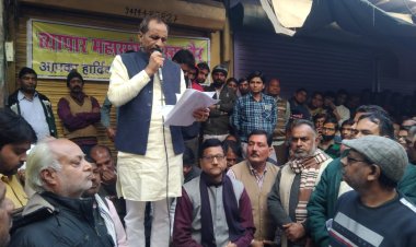 कैबिनेट मंत्री भजनलाल जाटव के आश्वासन पर व्यापारियों का धरना प्रदर्शन 3 दिन के लिए स्थगित