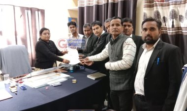 गोविंदगढ़ मे स्थाई कोर्ट की मांग को लेकर ज्ञापन सौंप अधिवक्तागण ने किया कार्य बहिष्कार