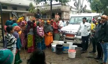 शायपुरपाखर मे पानी की समस्या को लेकर जिला परिषद् सदस्य कमला केसरा को सौंपा ज्ञापन