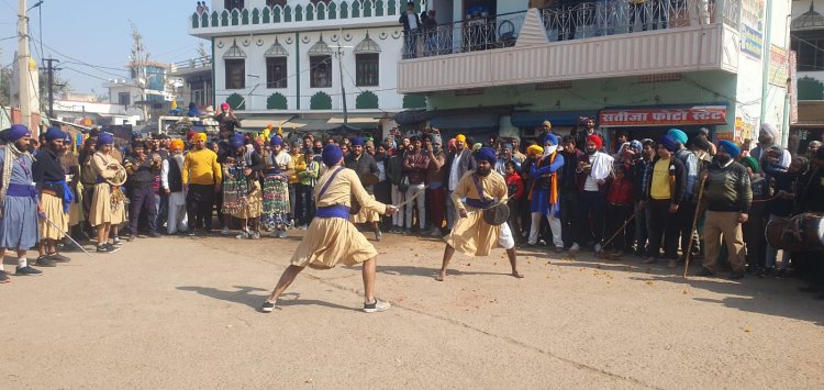 गुरु गोविंद सिंह के प्रकाश पर्व के उपलक्ष्य में रामगढ़ कस्बे में निकाला नगर कीर्तन, जगह-जगह हुआ स्वागत