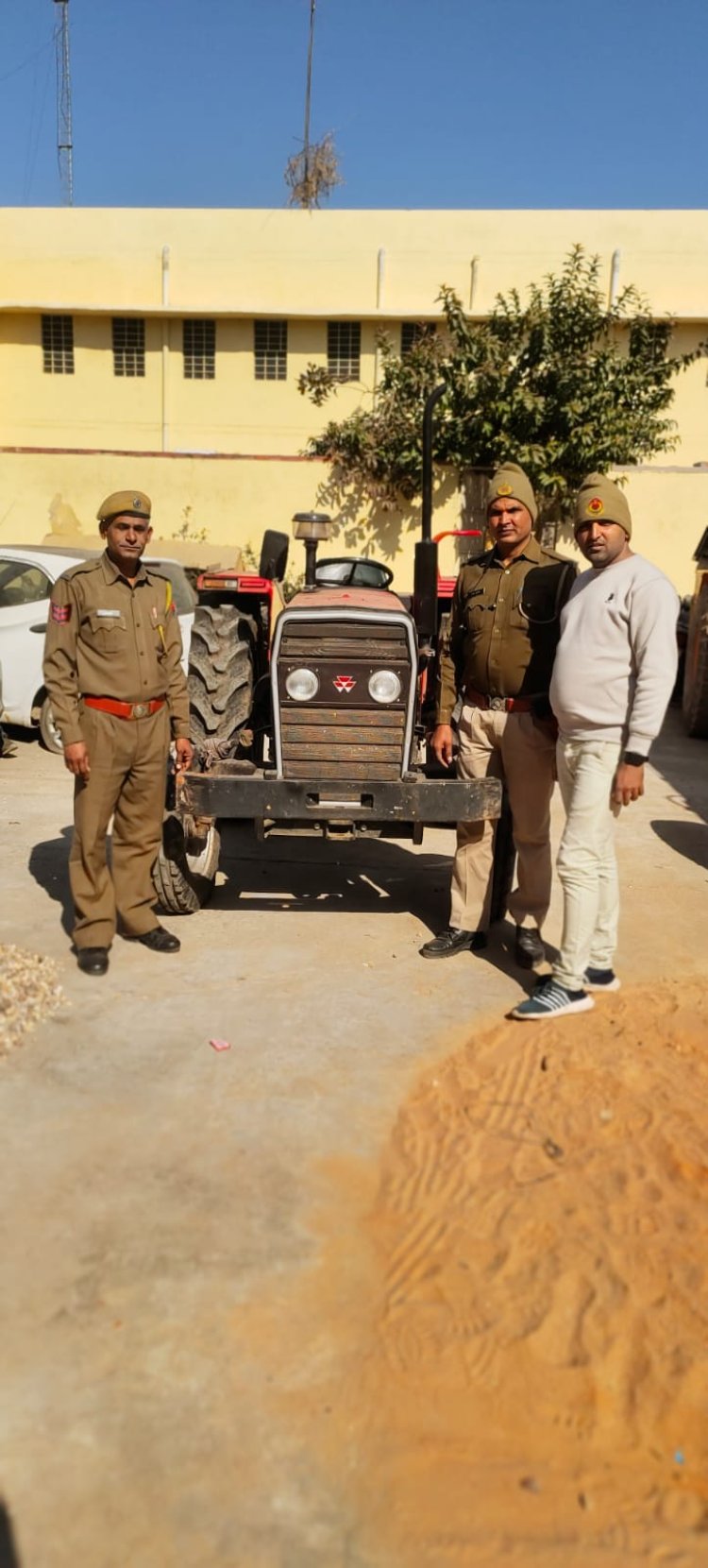 रमासपुर में घर की बाखर से चोरी ट्रैक्टर वैर पुलिस ने किया बरामद