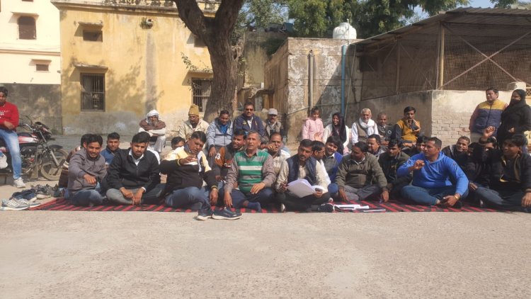 अखिल राजस्थान राज्य कर्मचारी संघ ने अपनी मांगों को लेकर रामगढ़ एसडीएम कार्यालय पर सांकेतिक धरना देकर सौंपा ज्ञापन