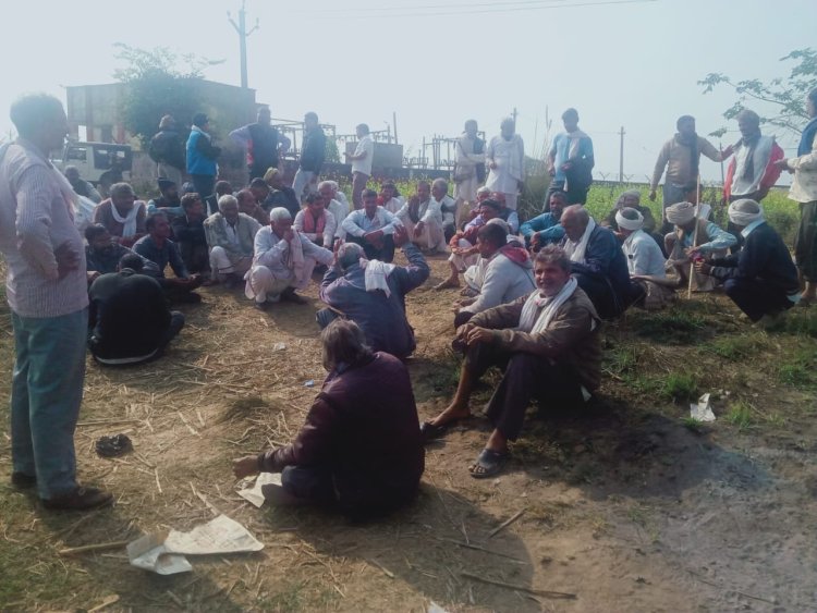 कैबिनेट मंत्री भजनलाल जाटव के विधानसभा क्षेत्र में किसानों को रात में दी जा रही बिजली: जीएसएस पर ताला लगा कर ग्रामीणों ने किया विरोध प्रदर्शन