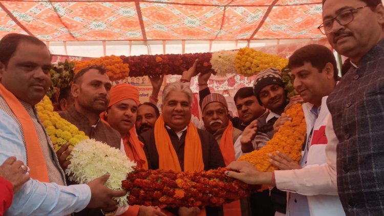 नौगांवा के जैन मंदिर पहुंचे केंद्रीय कैबिनेट मंत्री श्रम रोजगार मंत्री भूपेंद्र सिंह यादव: भारतीय जनता पार्टी के कर्मठ कार्यकर्ताओं ने किया भव्य स्वागत