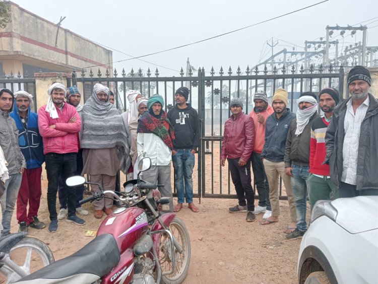 गोविंदगढ़ के न्याणा में बिजली कटौती से परेशान ग्रामीणों ने बिजली घर पर जड़ा ताला: लाइट चालू होने पर खुला ताला