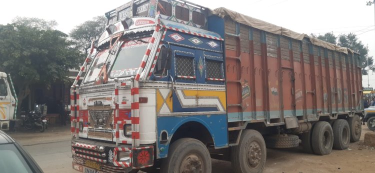 भुसावर पुलिस ने नाकाबंदी मे की कार्यवाही: 2 ओवरलोड वाहनों को किया जप्त