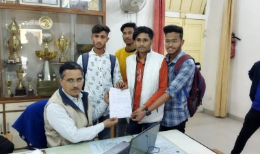 स्नातकोत्तर परीक्षा फॉर्म की तिथि बढ़ाने हेतु सौंपा ज्ञापन