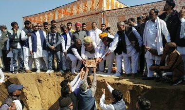 पूर्व केंद्रीय मंत्री ने कृषि महाविद्यालय नौगावा के प्रशासनिक भवन का किया शिलान्यास