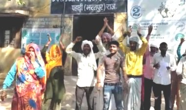 मनरेगा मजदूरो ने नारेबाजी कर मजूदरी के भुगतान की मांग