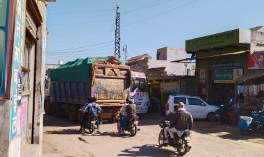 अवैध खनन सामग्री से भरे ऑवरलोडिंग डम्परों की निकासी का खेल शुरू