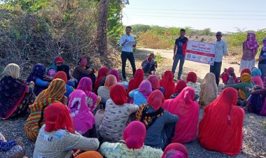 आरबीआई के तत्वाधान में क्रिसिल फाउंडेशन के द्वारा नरेगा श्रमिकों को बैंकिंग सेवा की दी जानकारी