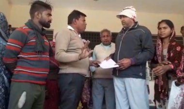 भुसावर नगरपालिका पर हुआ जमकर प्रदर्शन:इन्दिरा शहरी  रोजगार गारंटी योजना में कर्मचारियों पर धांधली का आरोप