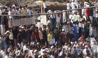 जुनेद एवं नासिर हत्याकांड़ से गुस्साए क्षेत्र के हजारों लोगों ने दिल्ली-अलवर नेशनल हाईवे पर लगाया जाम, आतंकवाद का फूंका पुतला