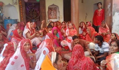 फागोत्सव के तहत भजनों की प्रस्तुति देकर लगाया छप्पन भोग