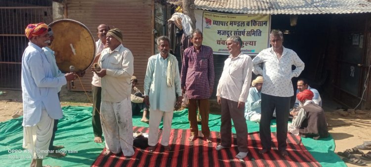 चौफुलया में किसानों का छठवे दिन विभिन्न मांगों को लेकर धरना जारी: धरने में किसानों ने चंग व धमाल के साथ किया टाइमपास