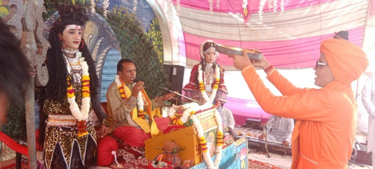 पचलंगी के बालाजी बुगला धाम में भागवत कथा में  पार्वती विवाह में श्रद्धालुओं ने  किया कन्यादान