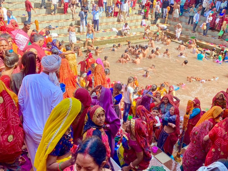 सोमवती अमावस्या पर लोहार्गल धाम में हुआ महा कुंभ स्नान :श्रद्धालुओं ने सूर्य कुंड में लगाई डुबकी