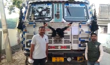 वन विभाग की कार्रवाही :वन विभाग की टीम ने अवैध खनन से भरे दो ट्रक को पकड़ा