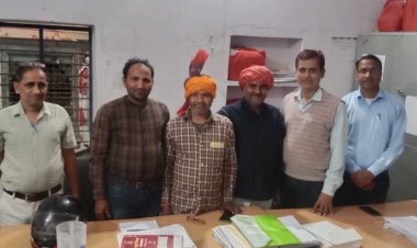 सहायक विकास अधिकारी से अतिरिक्त विकास अधिकारी के पद पर पदोन्नत होने पर किया सम्मान