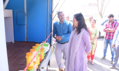 बानसूर में आईएएस रिया डाबी ने हर्बल गुलाल शाप का किया  उद्घाटन