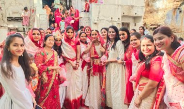 महिला सखी मंडल ने चारभुजा नाथ संग खेली होलीMahila Sakhi Mandal played Holi with Charbhuja Nath