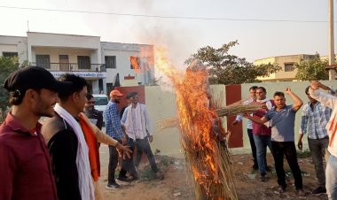 CM अशोक गहलोत की निकाली शव यात्रा ,जलाया पुतला :सांसद डा. किरोड़ी लाल मीणा की गिरफ्तारी का विरोध