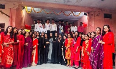 इंद्रा हैप्पी स्कूल में बारहवीं कक्षा के विद्यार्थियों को दी  शानदार विदाई